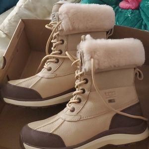 Ugg Women's Adirondack Boot Size 8